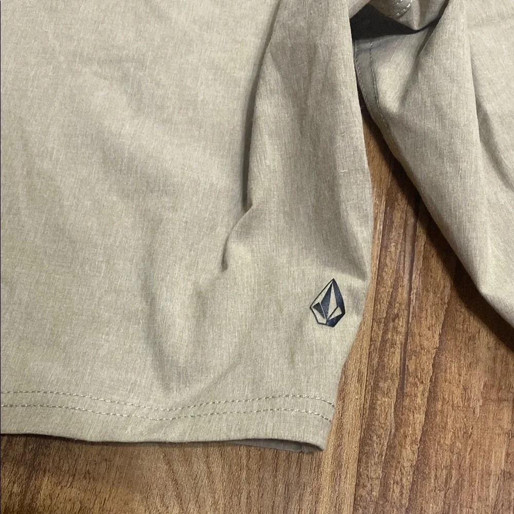 Volcom tan shorts size 38